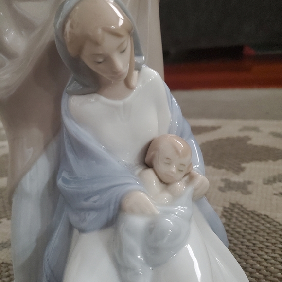 NAO Statue - Picture 4 of 4